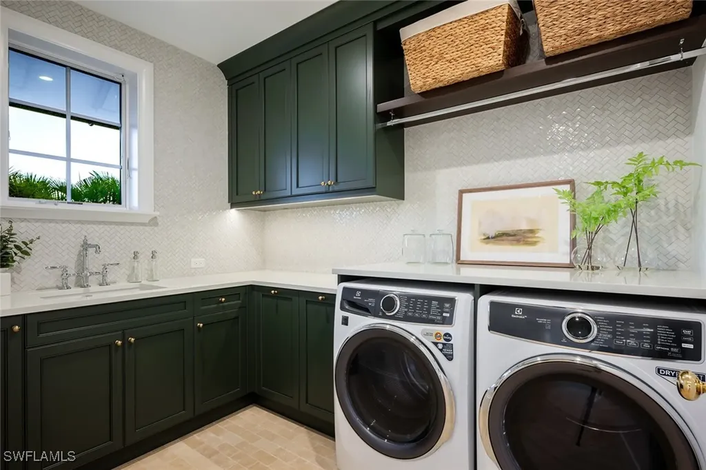 190 7th Avenue N Naples FL 34102