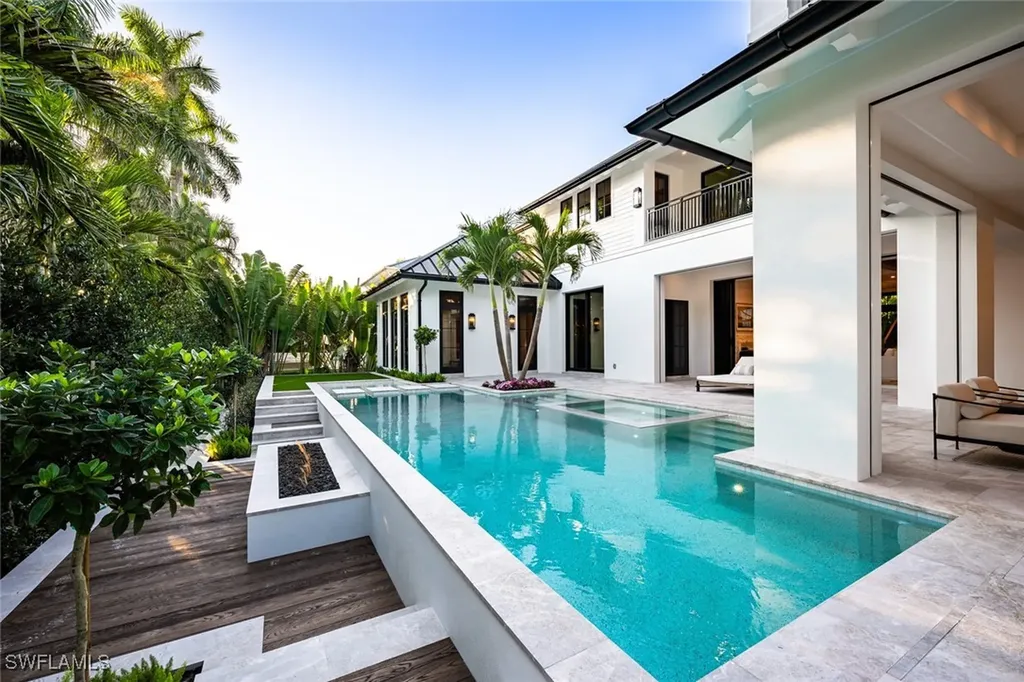 190 7th Avenue N Naples FL 34102