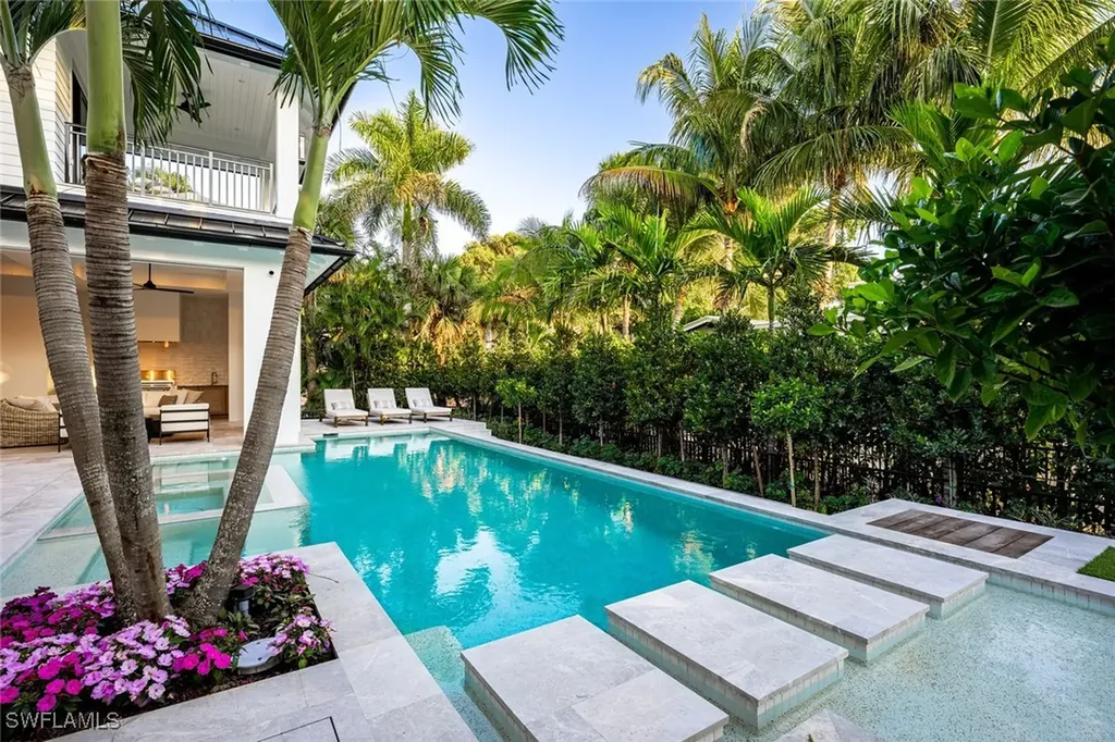 190 7th Avenue N Naples FL 34102