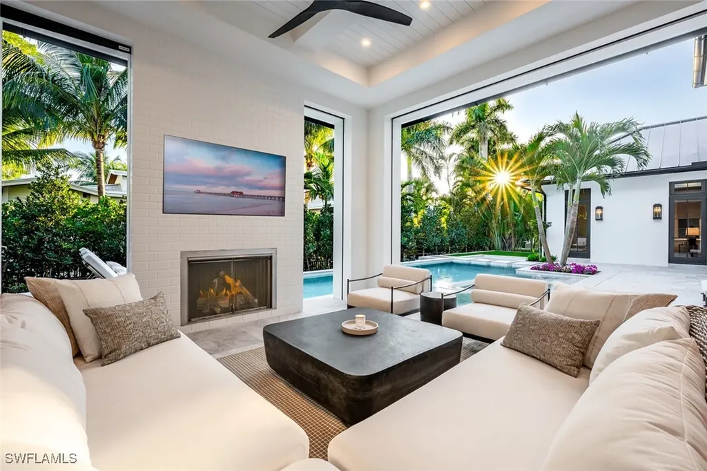 190 7th Avenue N Naples FL 34102