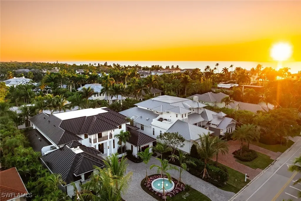 190 7th Avenue N Naples FL 34102