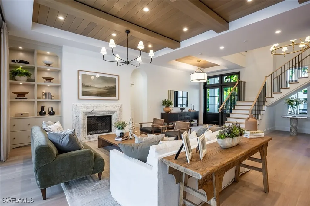 190 7th Avenue N Naples FL 34102