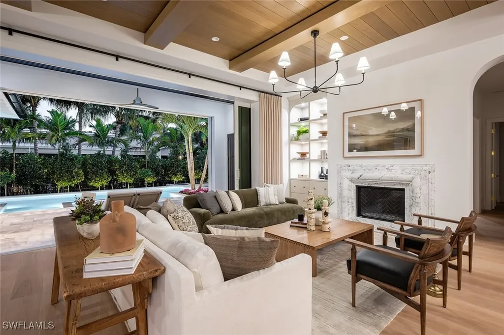 190 7th Avenue N Naples FL 34102