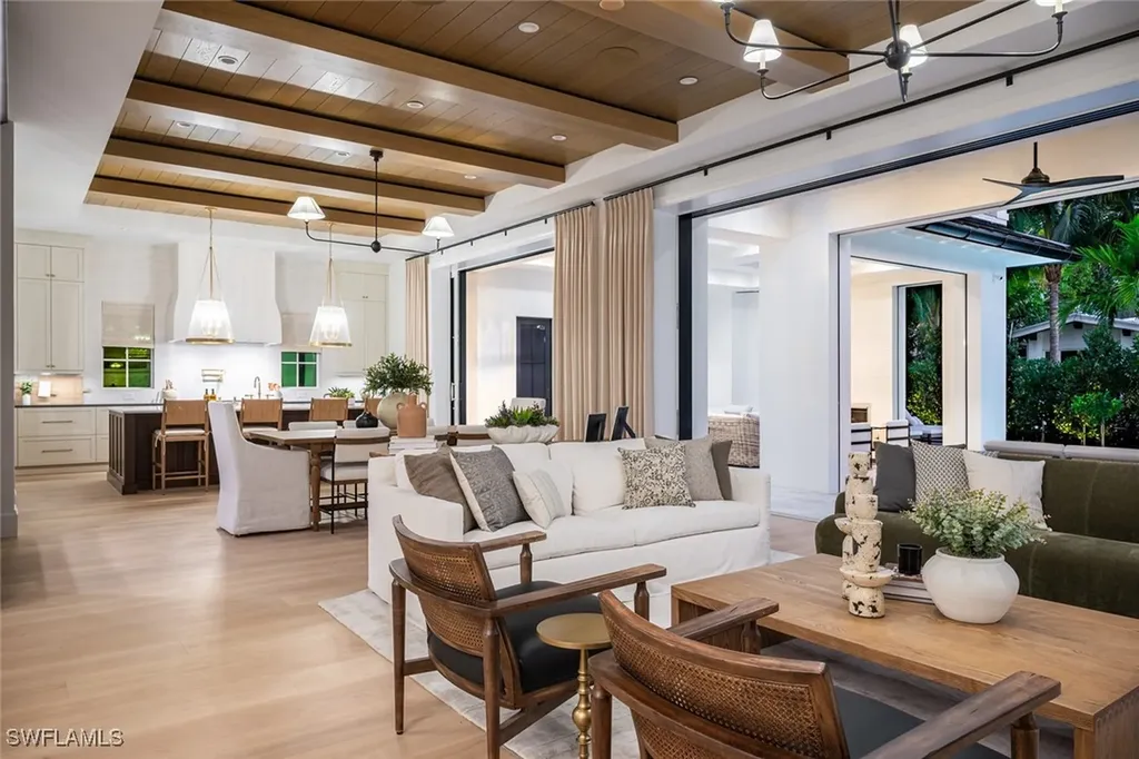 190 7th Avenue N Naples FL 34102