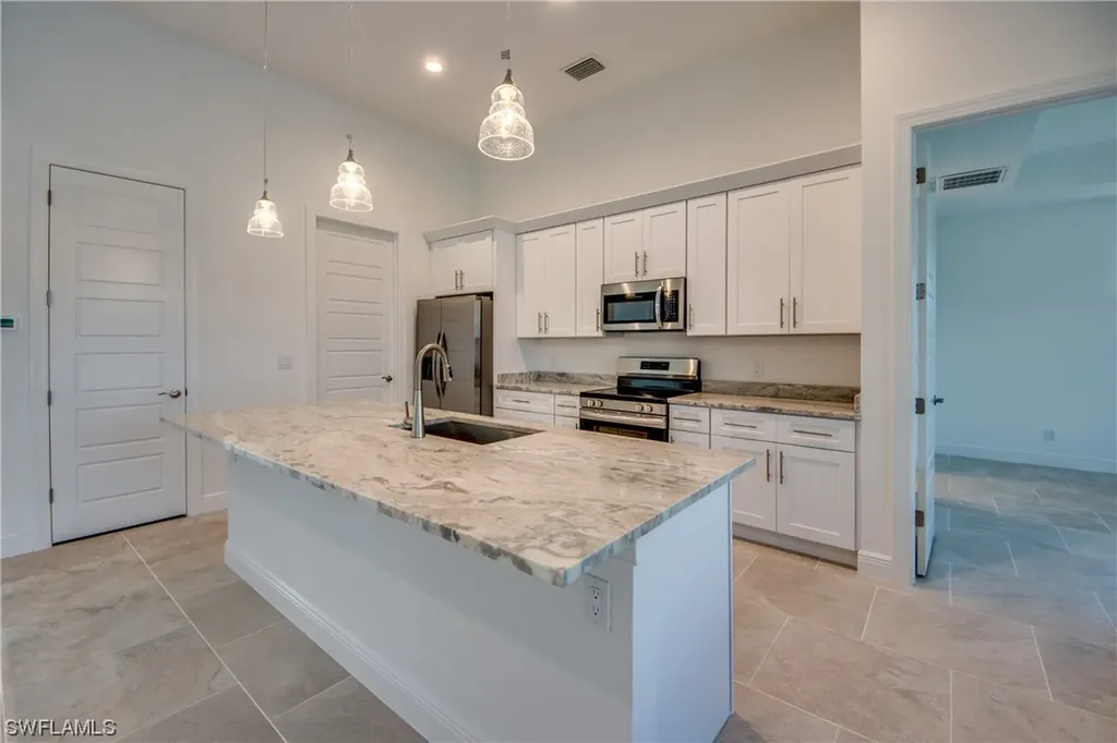 1221 SW 38th Terrace Cape Coral FL 33914