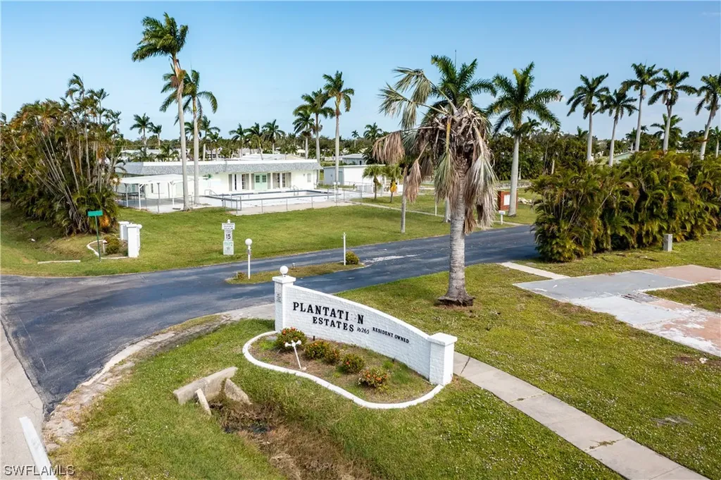 125 Ash Lane Fort Myers FL 33908
