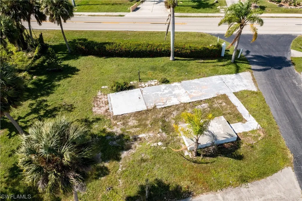 125 Ash Lane Fort Myers FL 33908