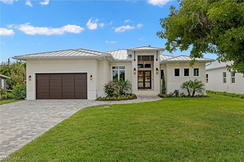 844 101st Avenue N Naples FL 34108