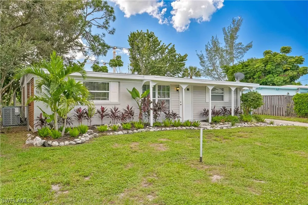 2140 Harbor Lane Naples FL 34104