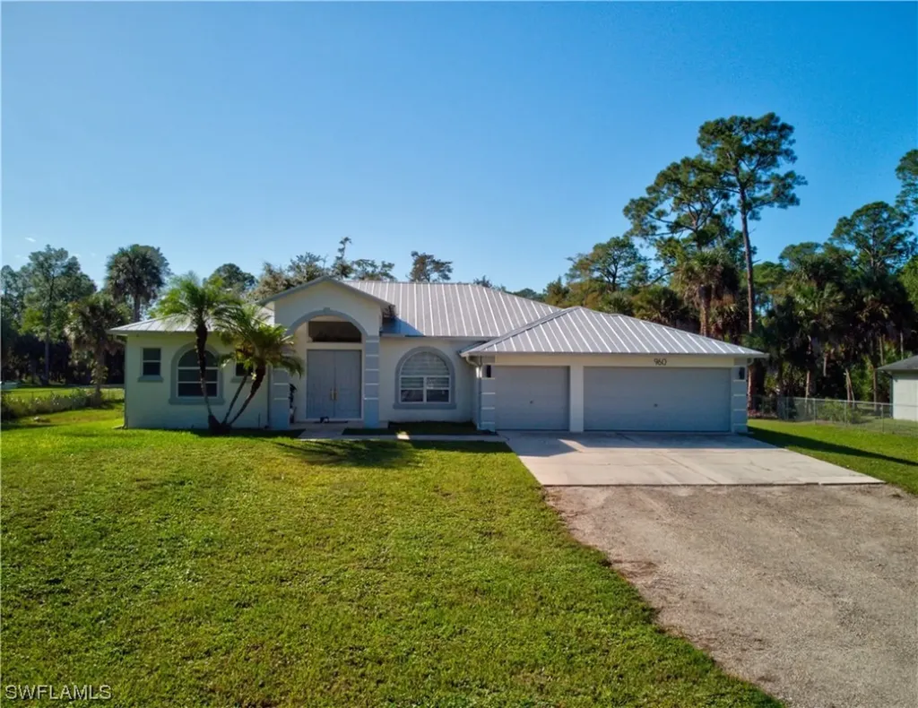 960 16th Avenue NE Naples FL 34120