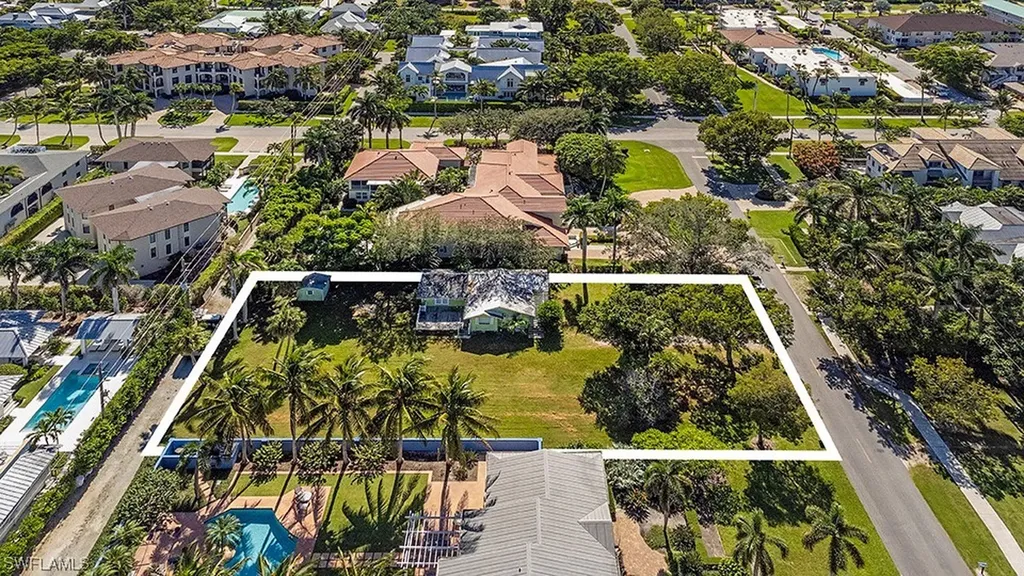 955 6th Street S Naples FL 34102