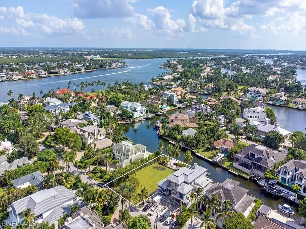 688 21st Avenue S Naples FL 34102