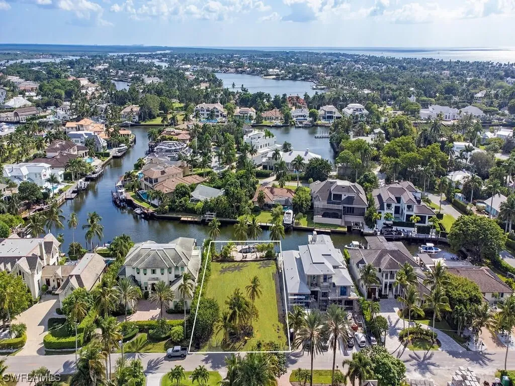 688 21st Avenue S Naples FL 34102