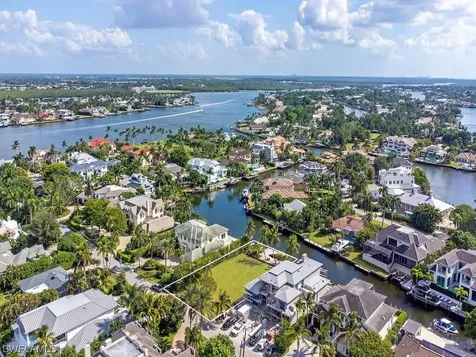 688 21ST Avenue S Naples FL 34102