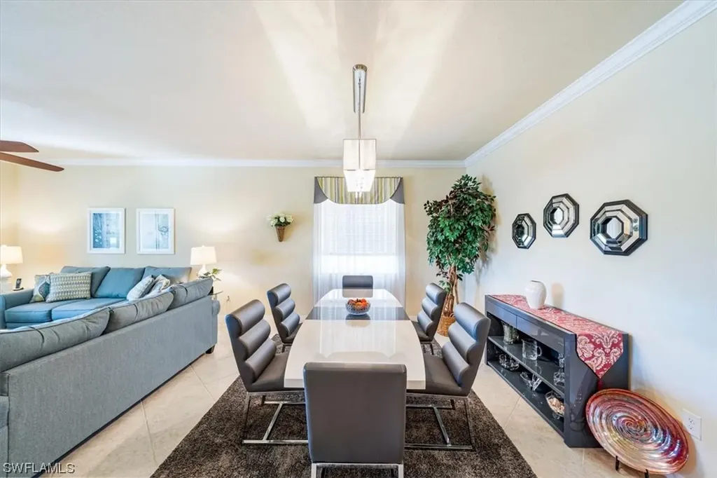 2462 Heydon Circle E Naples FL 34120