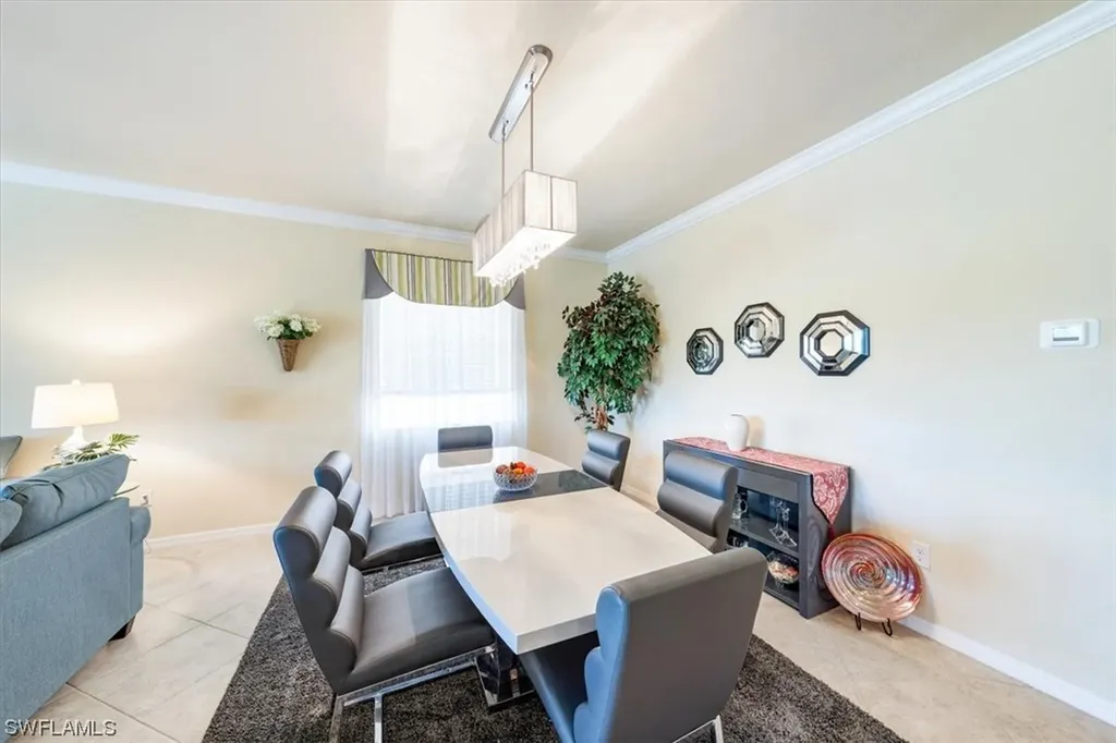 2462 Heydon Circle E Naples FL 34120