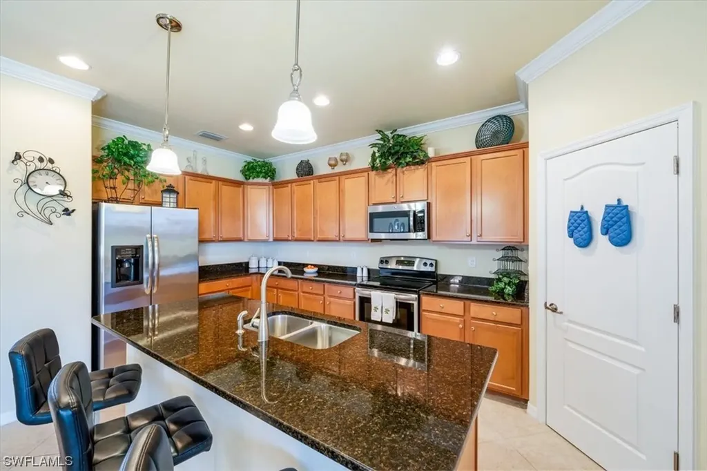 2462 Heydon Circle E Naples FL 34120