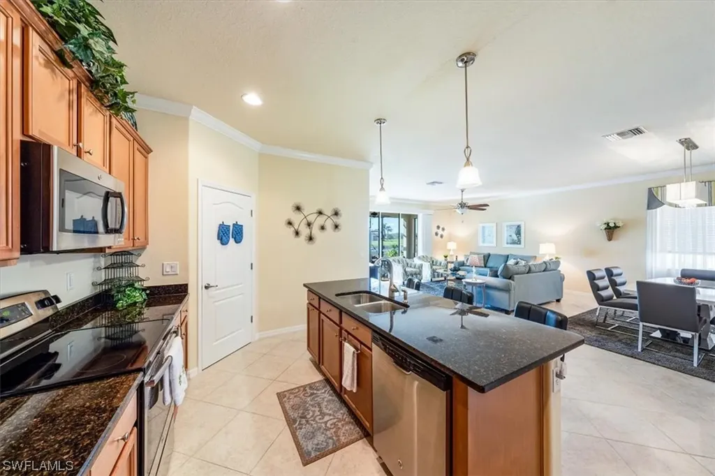 2462 Heydon Circle E Naples FL 34120