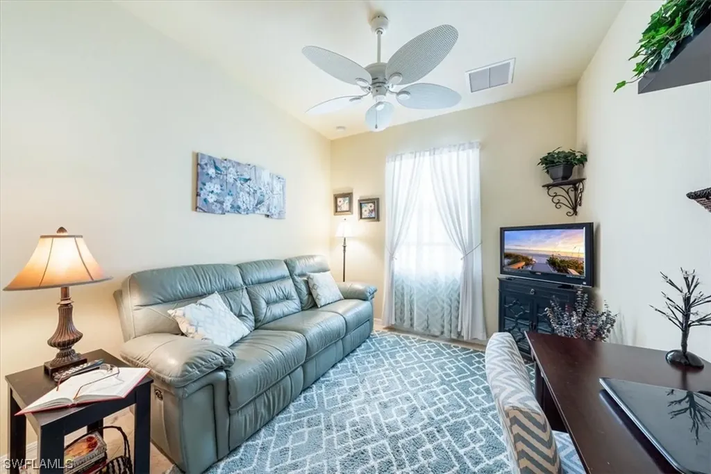 2462 Heydon Circle E Naples FL 34120