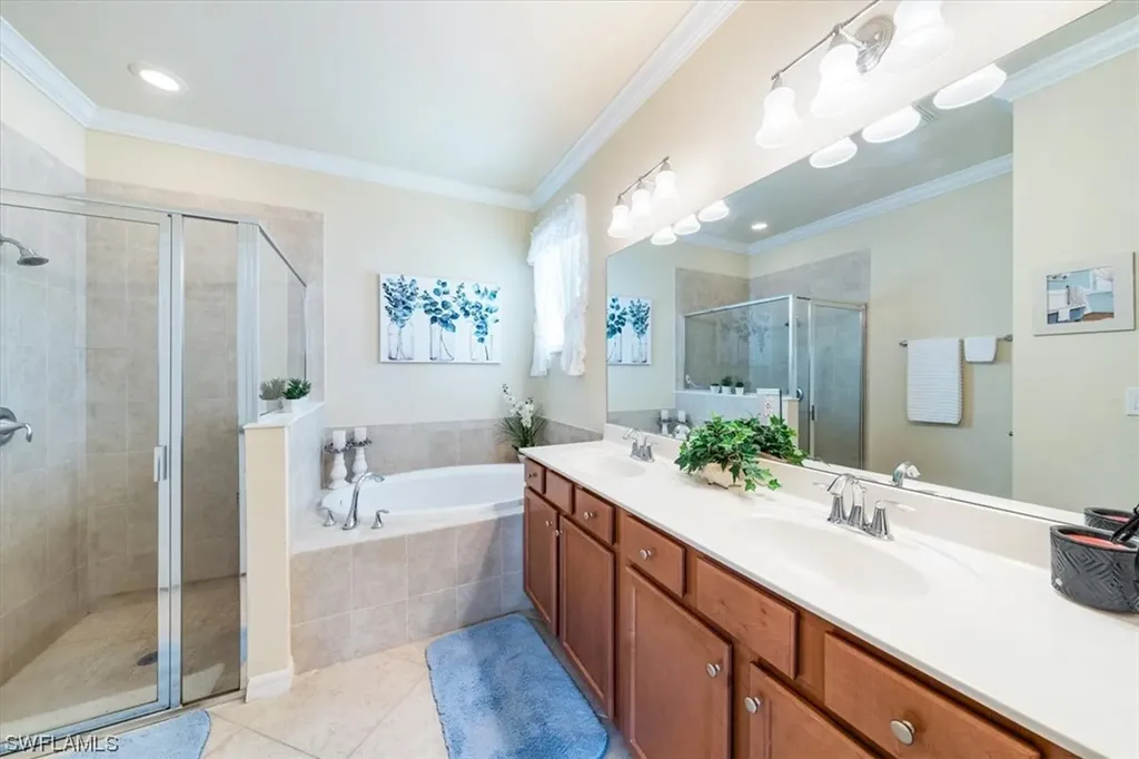 2462 Heydon Circle E Naples FL 34120