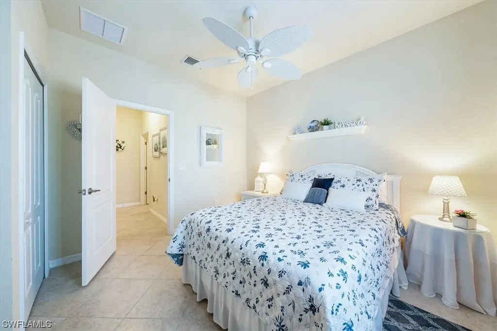 2462 Heydon Circle E Naples FL 34120