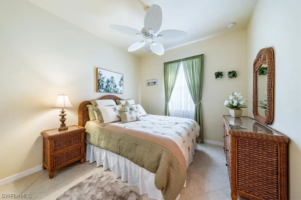 2462 Heydon Circle E Naples FL 34120