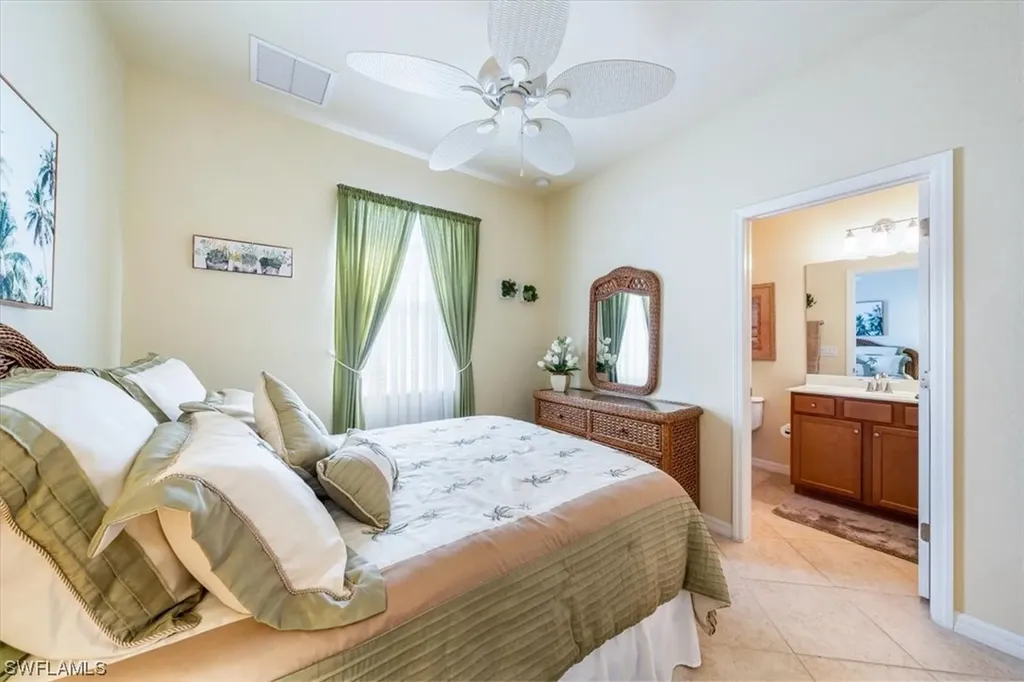 2462 Heydon Circle E Naples FL 34120