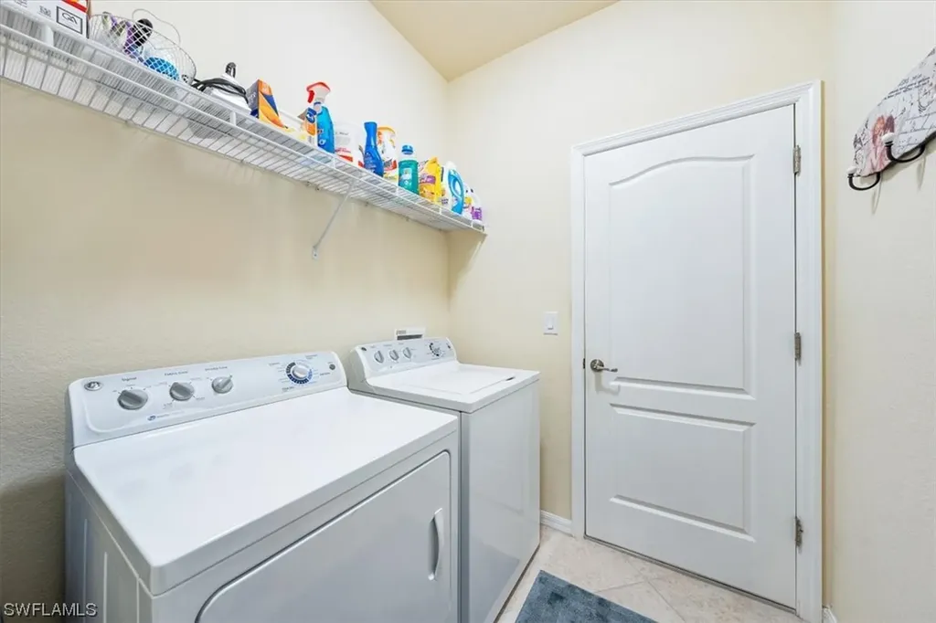 2462 Heydon Circle E Naples FL 34120