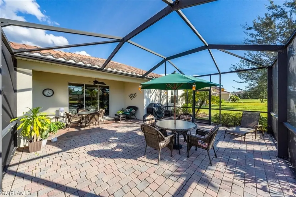 2462 Heydon Circle E Naples FL 34120