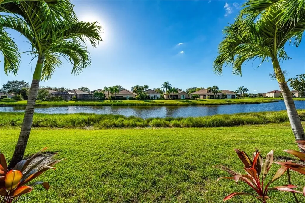 2462 Heydon Circle E Naples FL 34120