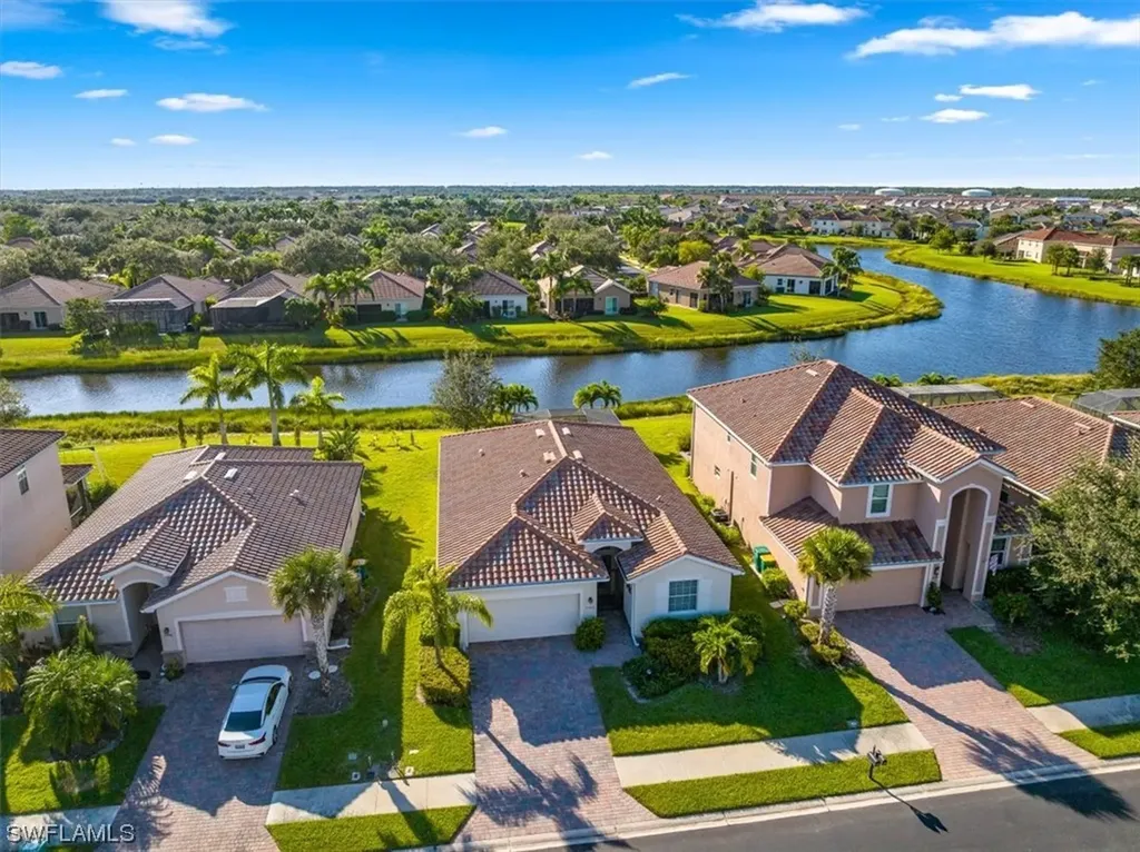 2462 Heydon Circle E Naples FL 34120