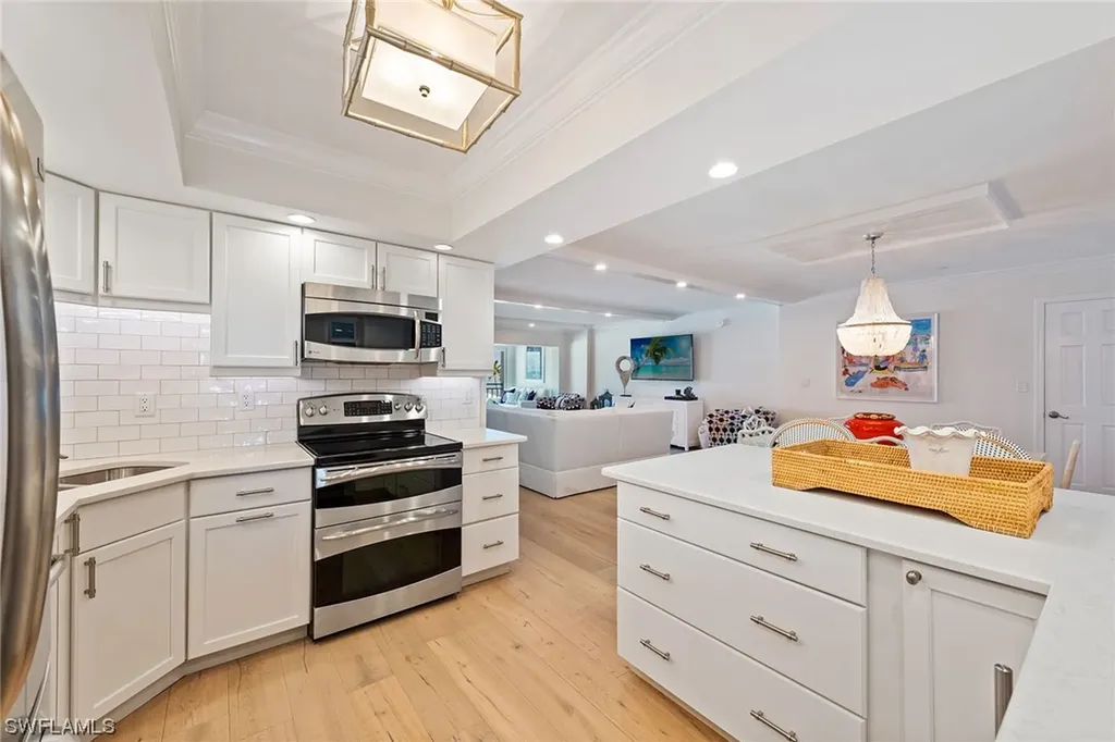 2401 Gulf Shore Boulevard N Naples FL 34103