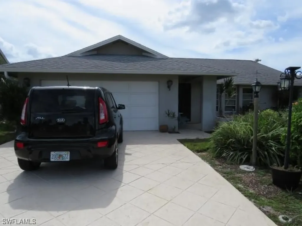 982 Charlemagne Boulevard Naples FL 34112
