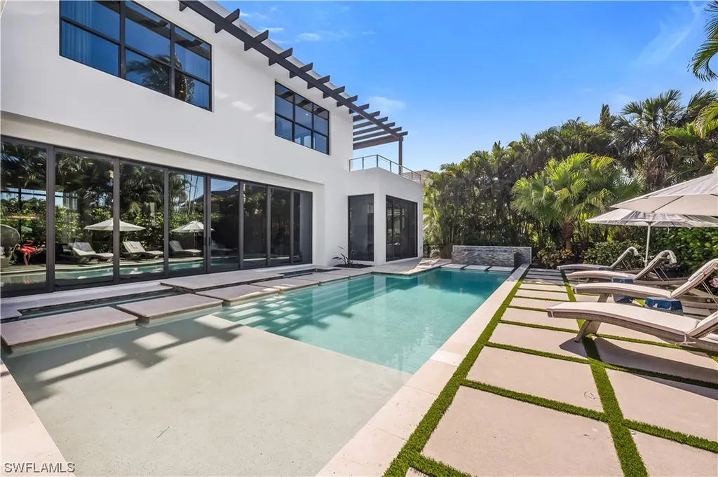 665 Fountainhead Way Naples FL 34103