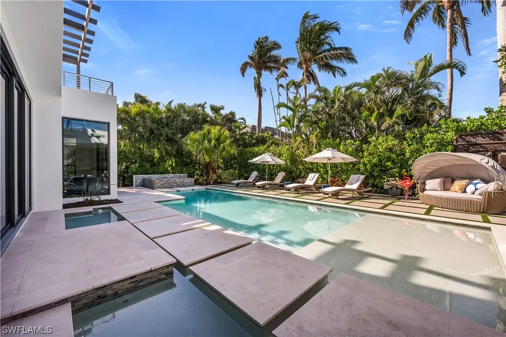 665 Fountainhead Way Naples FL 34103