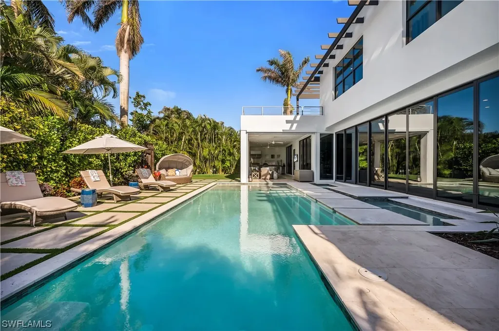 665 Fountainhead Way Naples FL 34103