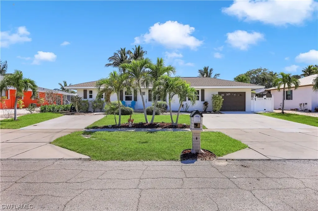 811 Wintergreen Court Marco Island FL 34145