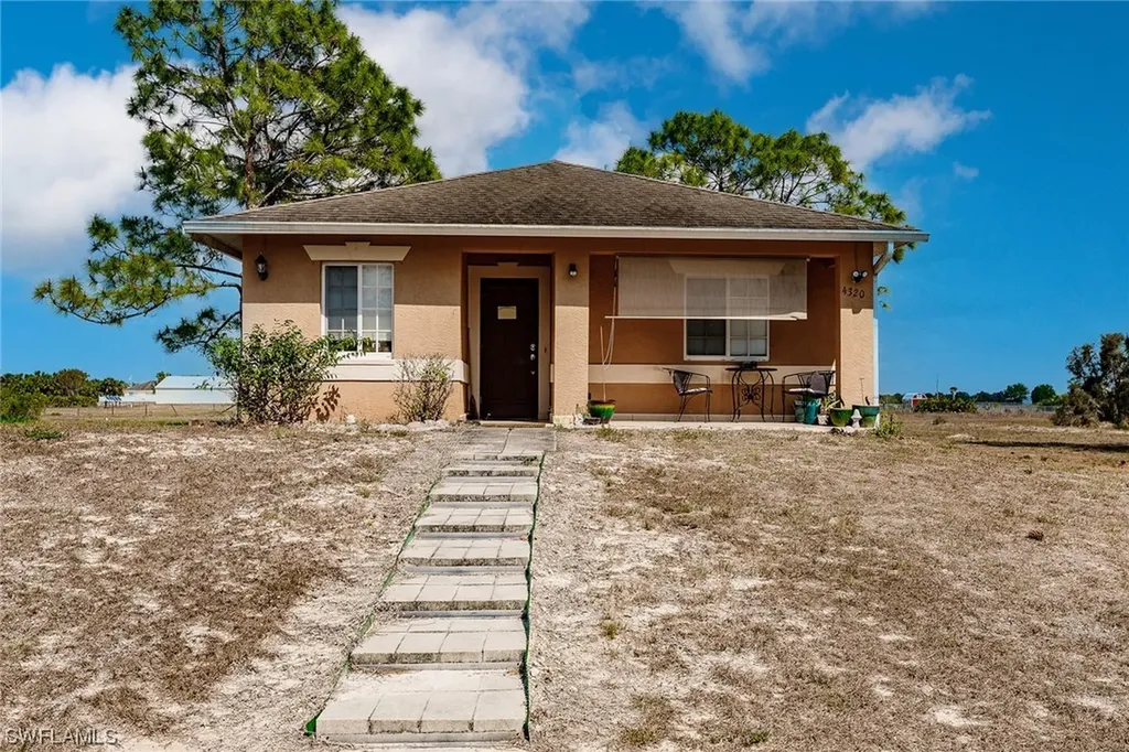 4320 18th Street NE Naples FL 34120