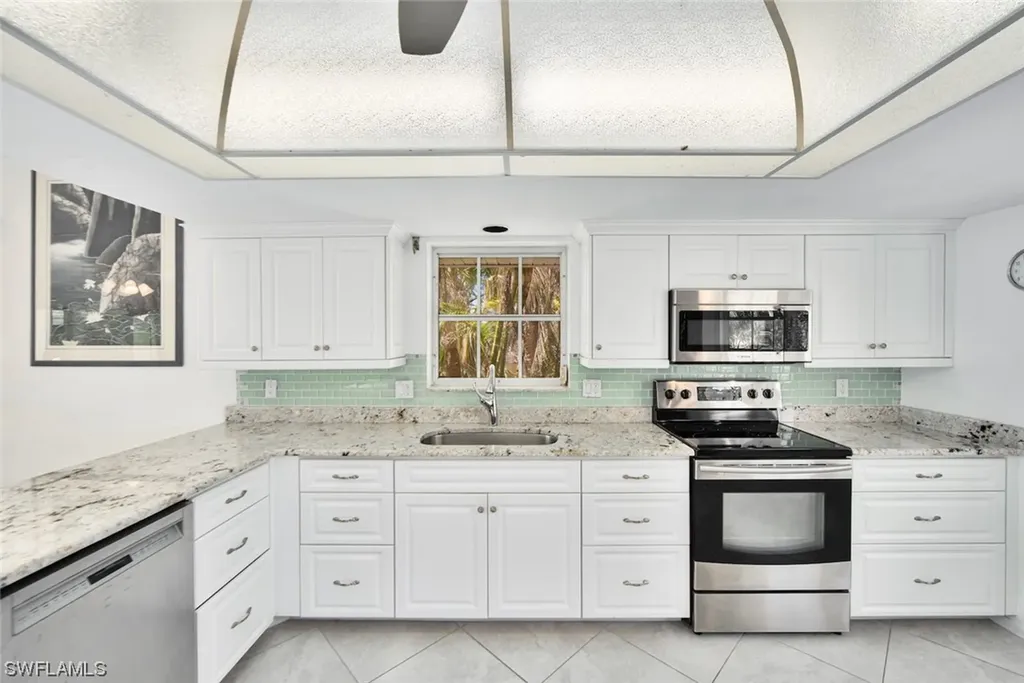 663 E Rocks Drive Sanibel FL 33957