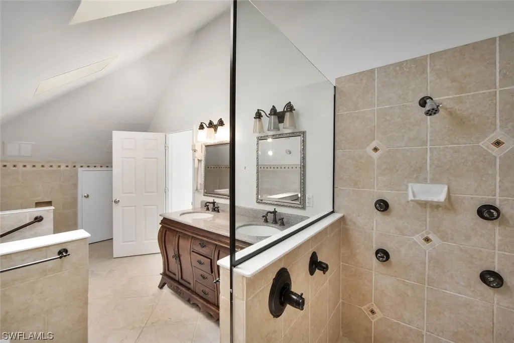 663 E Rocks Drive Sanibel FL 33957