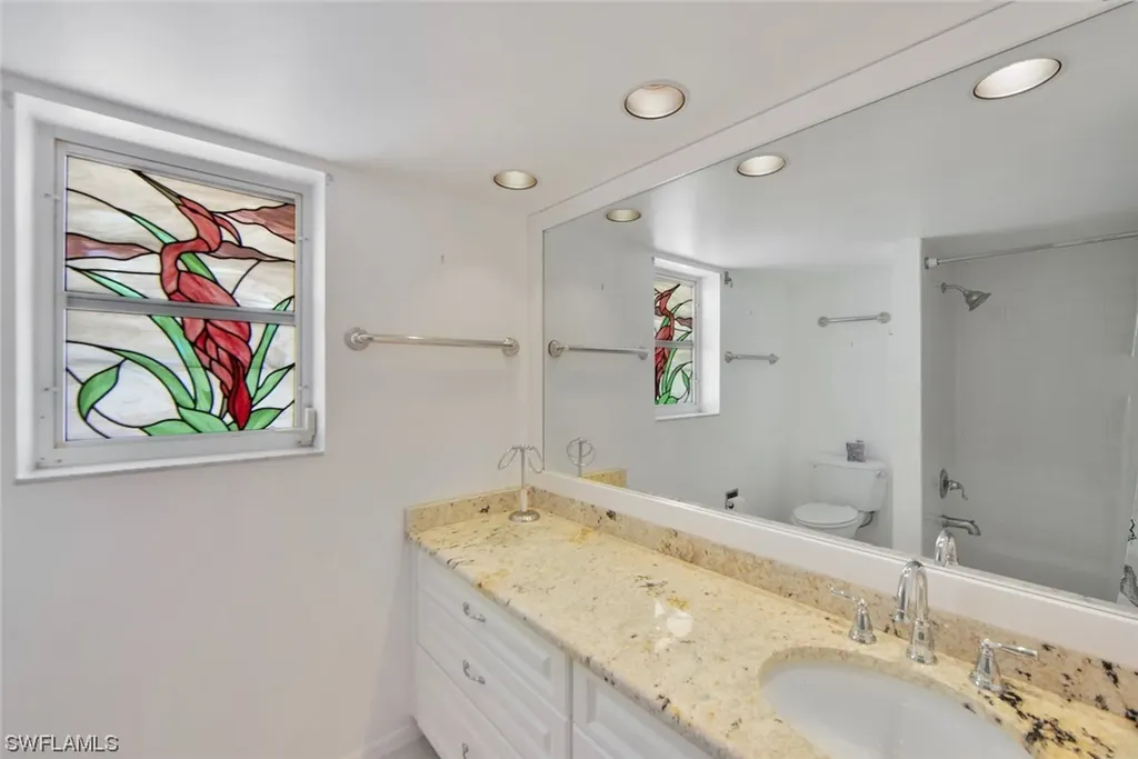 663 E Rocks Drive Sanibel FL 33957