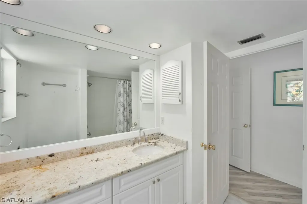 663 E Rocks Drive Sanibel FL 33957