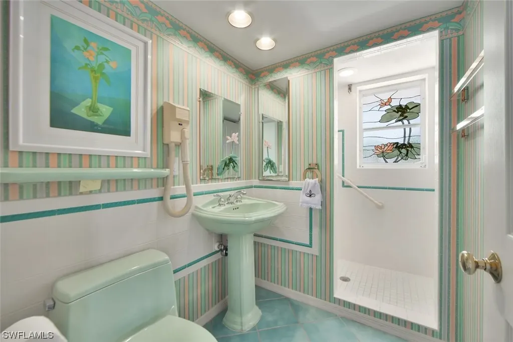 663 E Rocks Drive Sanibel FL 33957