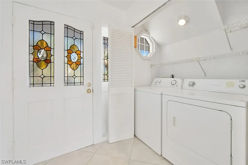 663 E Rocks Drive Sanibel FL 33957