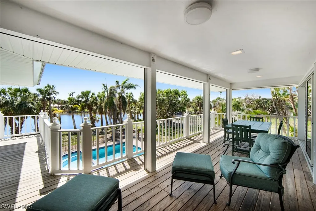 663 E Rocks Drive Sanibel FL 33957