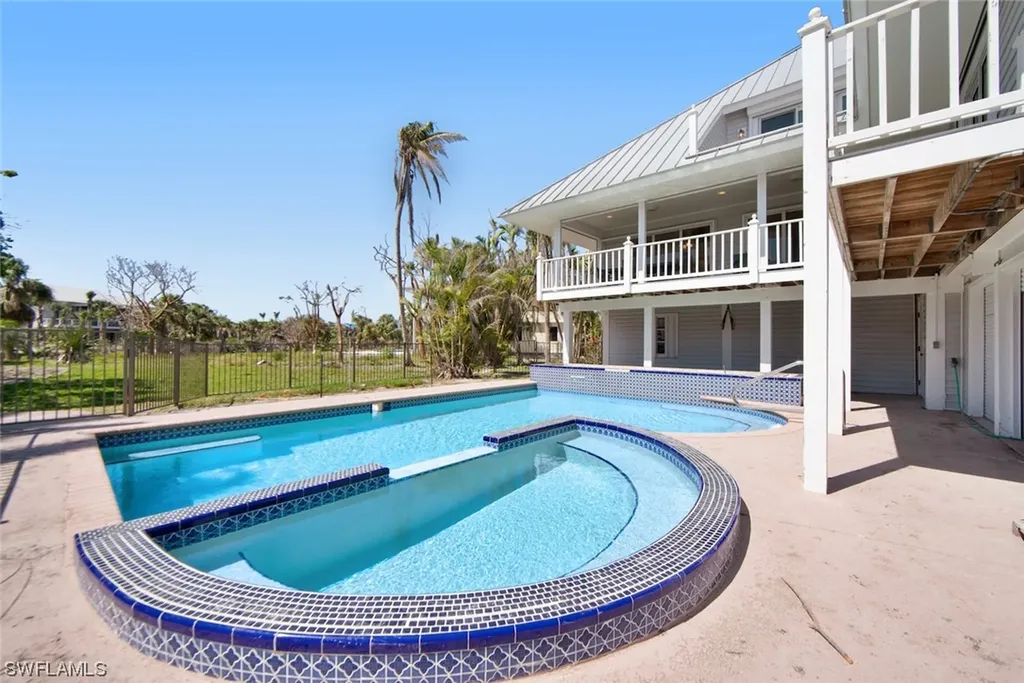 663 E Rocks Drive Sanibel FL 33957