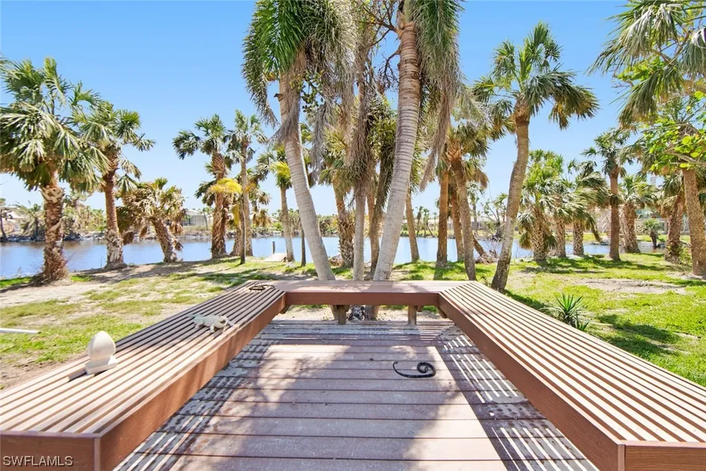 663 E Rocks Drive Sanibel FL 33957