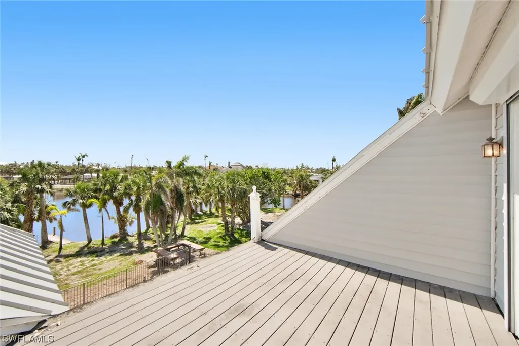 663 E Rocks Drive Sanibel FL 33957