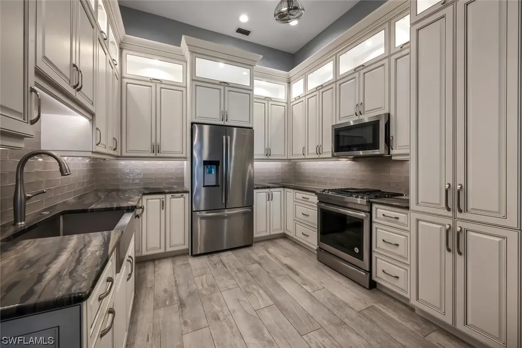 Naples FL, 4072 Kensington High Street