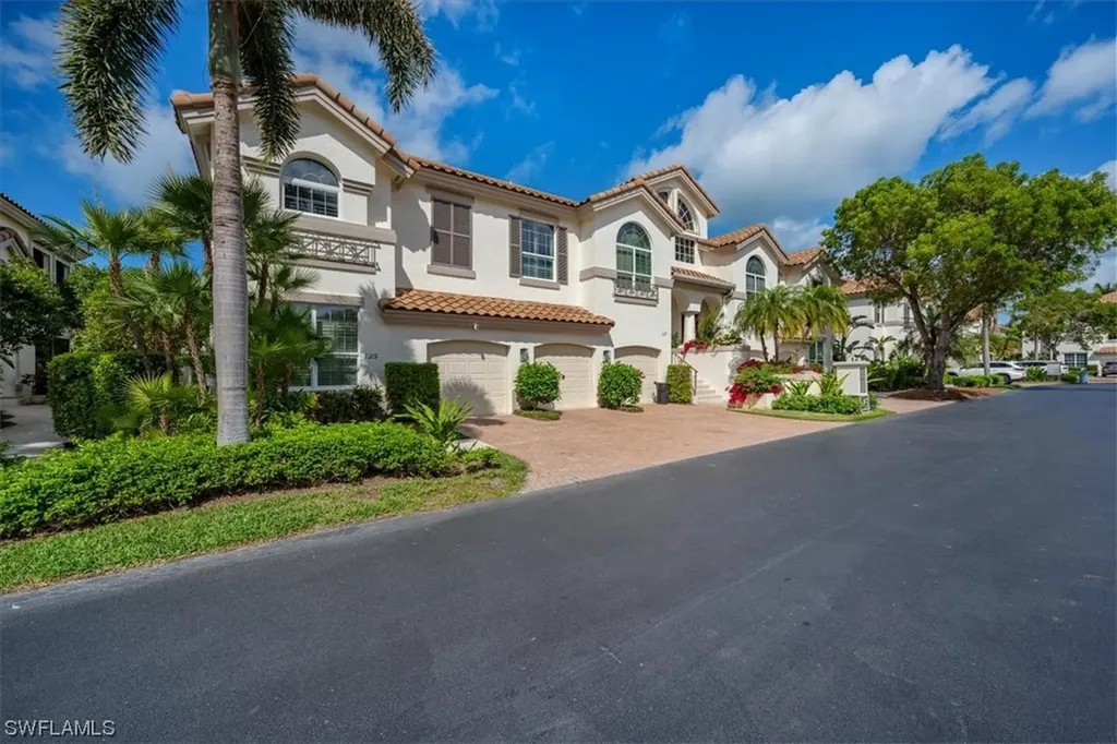 125 Colonade Circle Naples FL 34103